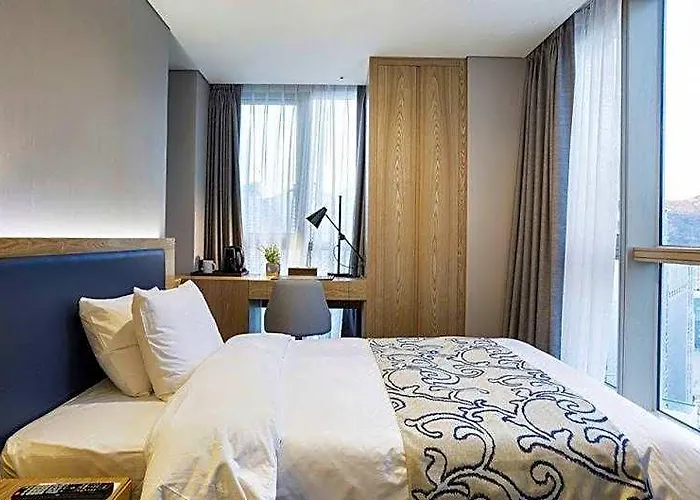 Centum Primus Hotel 4*